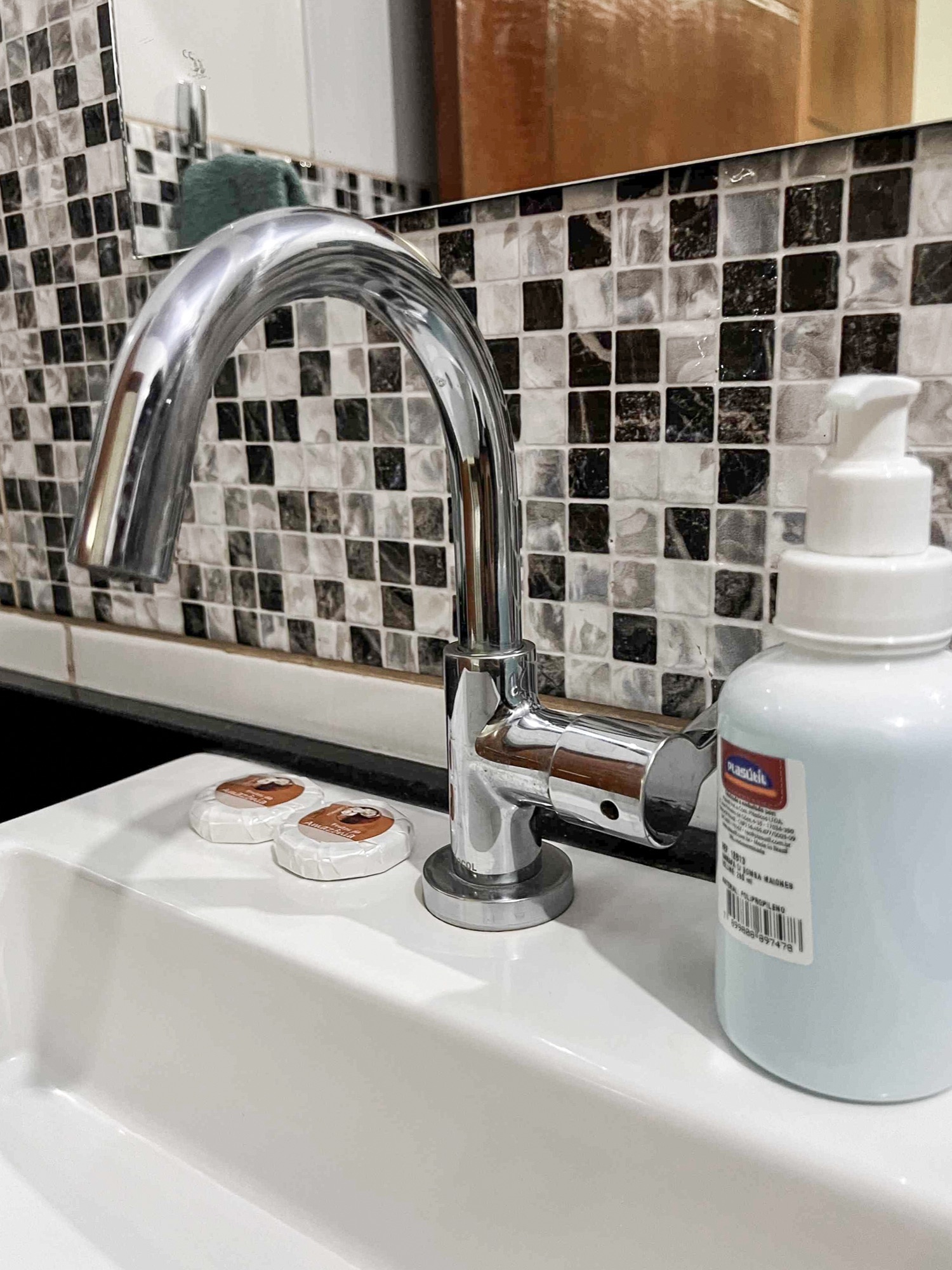 Detalhe de cuidado no lavabo