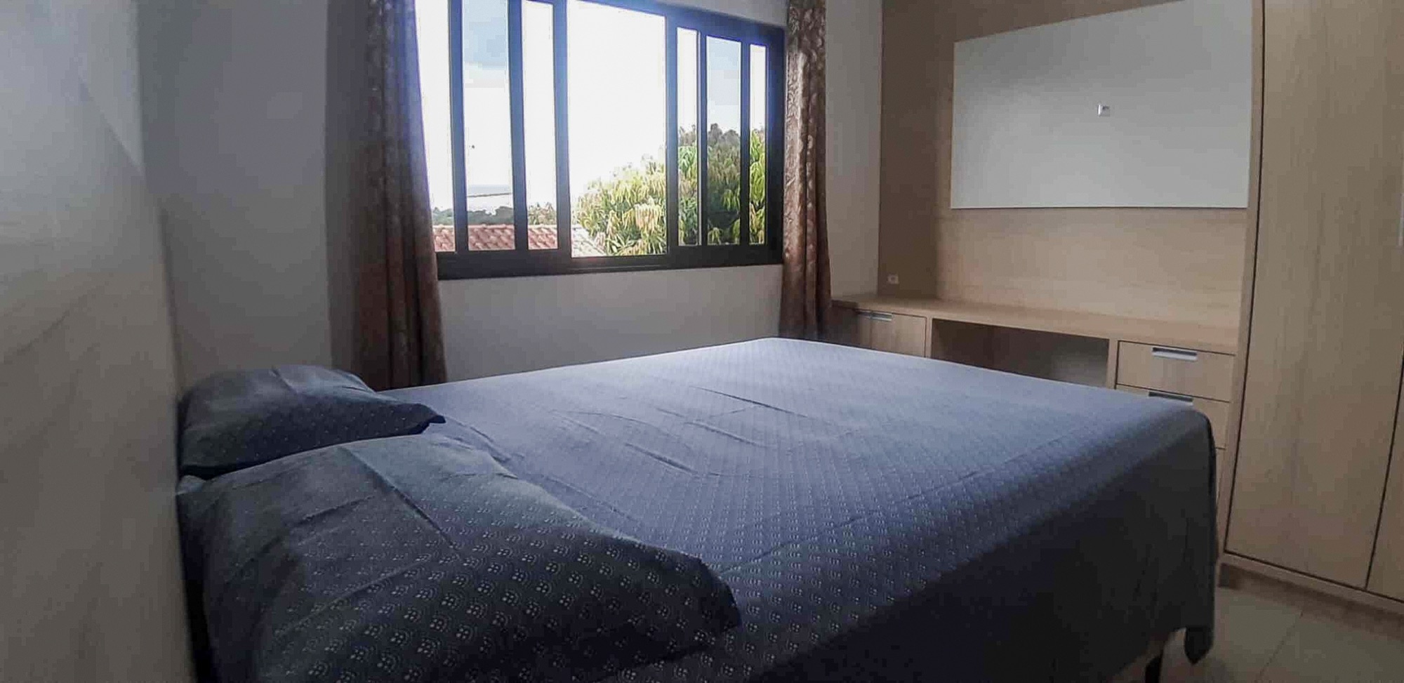 Quarto de casal com luz natural