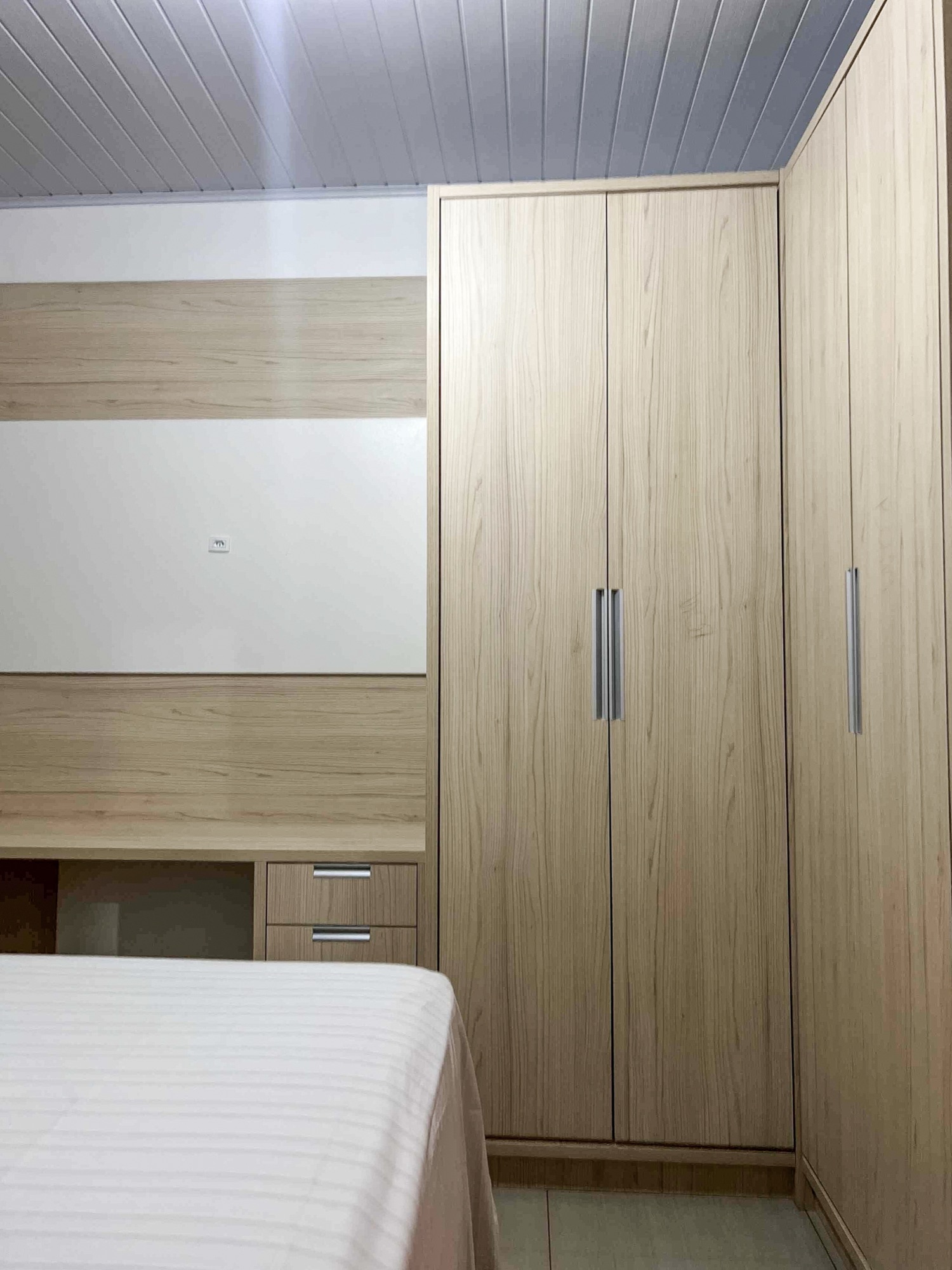 Quarto com móveis planejados