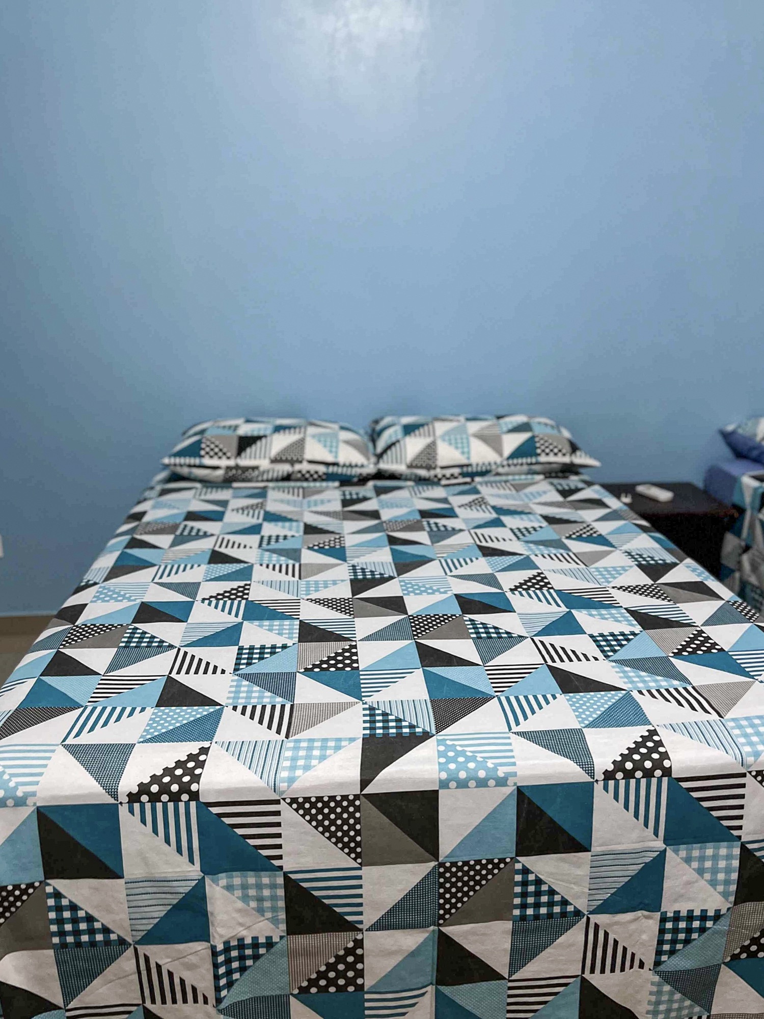 Quarto de casal em tons de azul