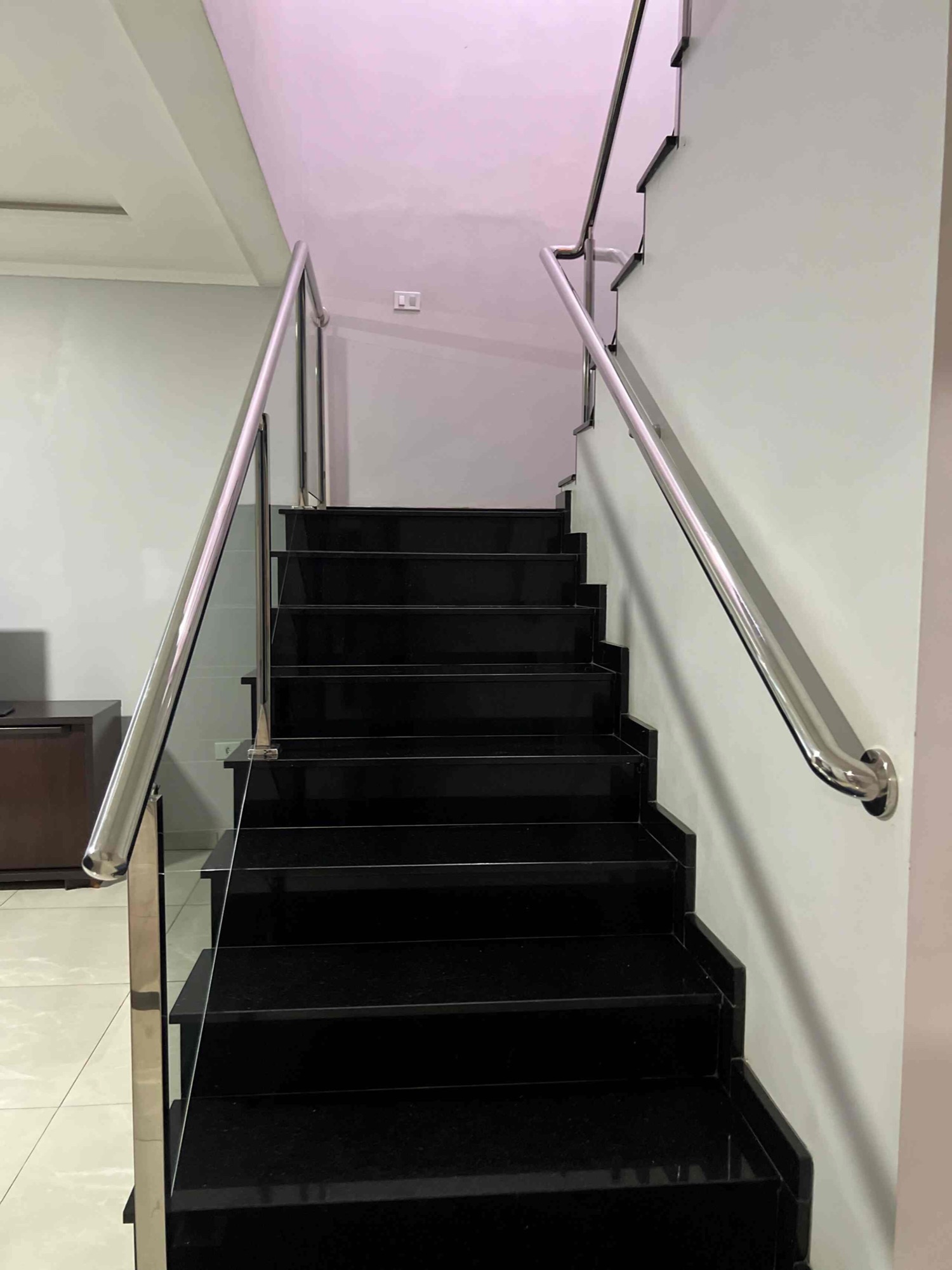 Escada interna com corrimão
